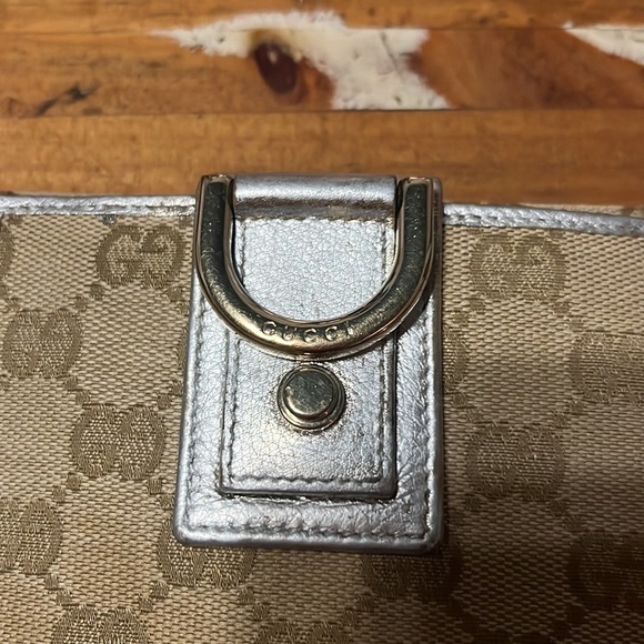 Gucci Metallic Abbey Wallet - Picture 5 of 12